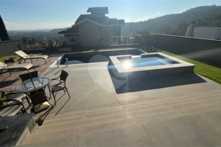 Casa à venda com 4 suítes no condomínio Porto Atibaia, Atibaia - SP