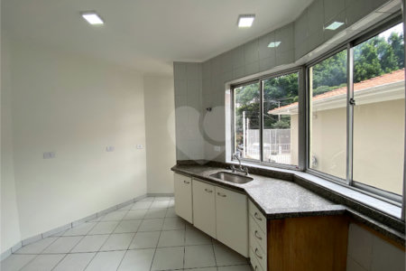 Sobrado à venda com 7 quartos, sendo 2 suítes, em Brooklin Paulista, São Paulo, SP