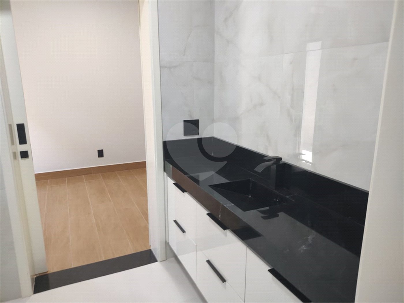 Casa à venda com 3 quartos, sendo 1 suíte,  no condomínio Madre Maria Vilac, Valinhos - SP