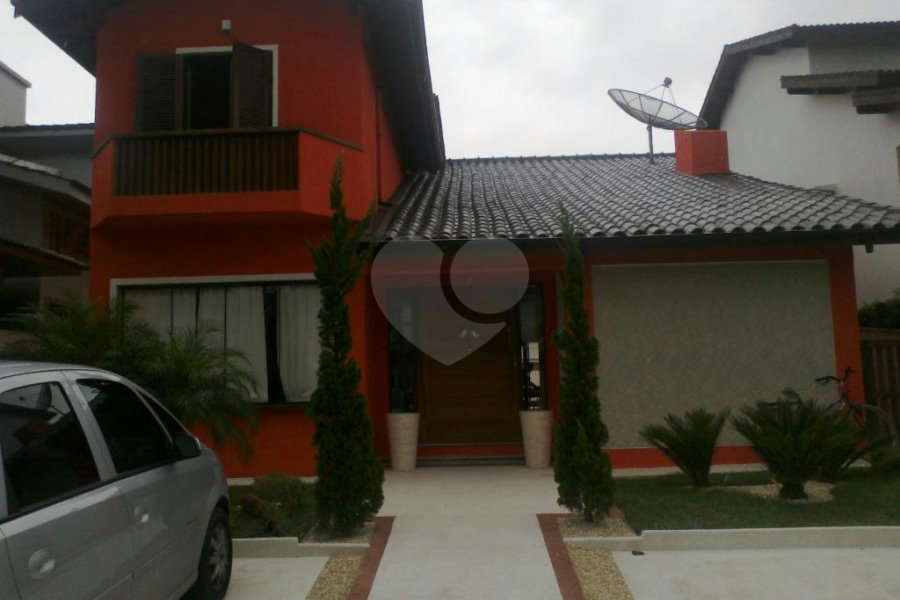 Sobrado à venda com 5 suítes em Enseada, Bertioga, SP