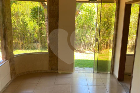 Casa à venda com 4 quartos, sendo 2 suítes, em Ubatiba, Maricá, RJ