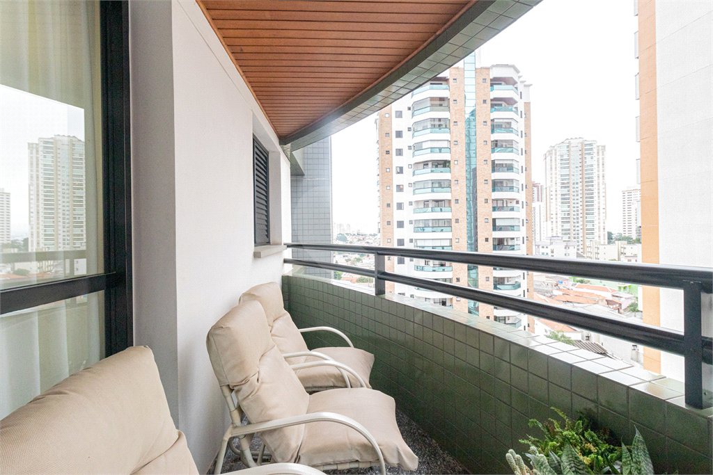 Apartamento à venda com 3 suítes em Vila Regente Feijó, São Paulo, SP