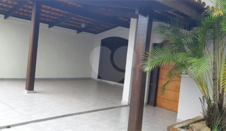 Casa à venda com 3 quartos, sendo 1 suíte,  em Vila Santista, Atibaia, SP
