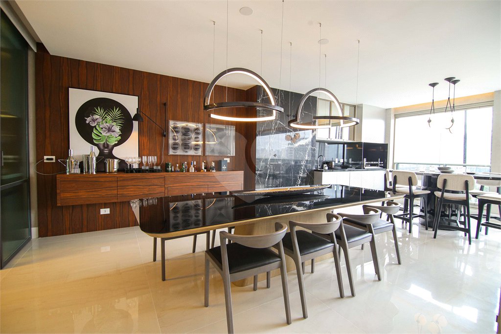 Apartamento à venda com 4 suítes em Real Parque, São Paulo, SP