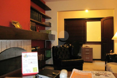 Casa à venda com 4 quartos, sendo 2 suítes,  em Jardim Leonor, São Paulo, SP