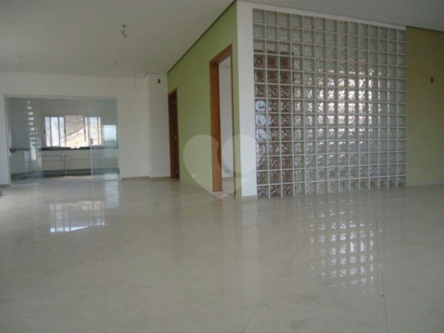 Sobrado à venda com 3 quartos, sendo 1 suíte,  em Vila Irmãos Arnoni, São Paulo, SP