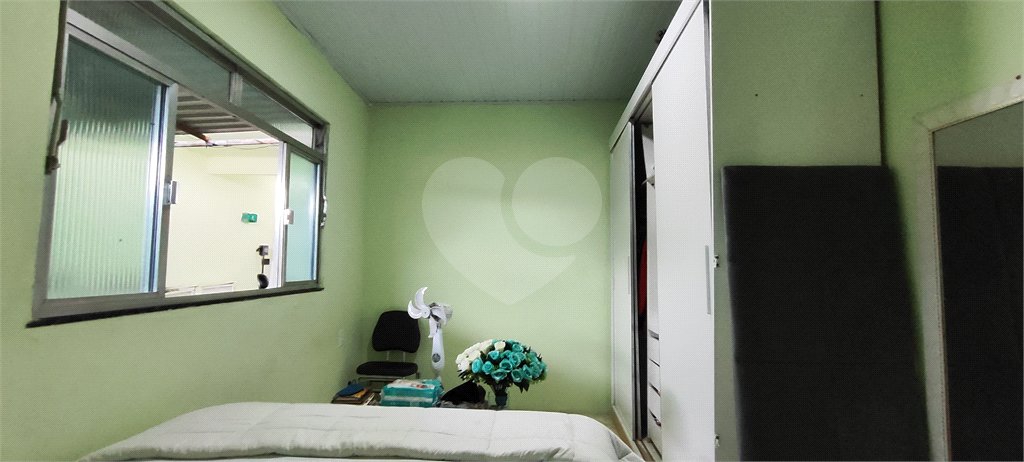 Casa à venda com 5 quartos, sendo 3 suítes, no condomínio Village Texeira Campos, Rio de Janeiro - RJ