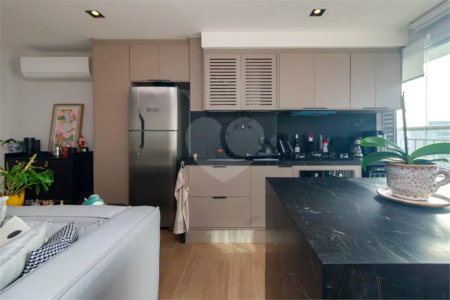 Apartamento à venda com 3 quartos, sendo 1 suíte,  em Santo Amaro, São Paulo, SP