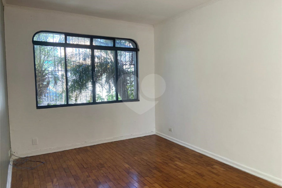 Sobrado à venda com 3 quartos, sendo 1 suíte, em Parque Maria Domitila, São Paulo, SP
