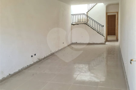 Sobrado à venda com 3 quartos, sendo 1 suíte, em Vila Gomes, São Paulo, SP