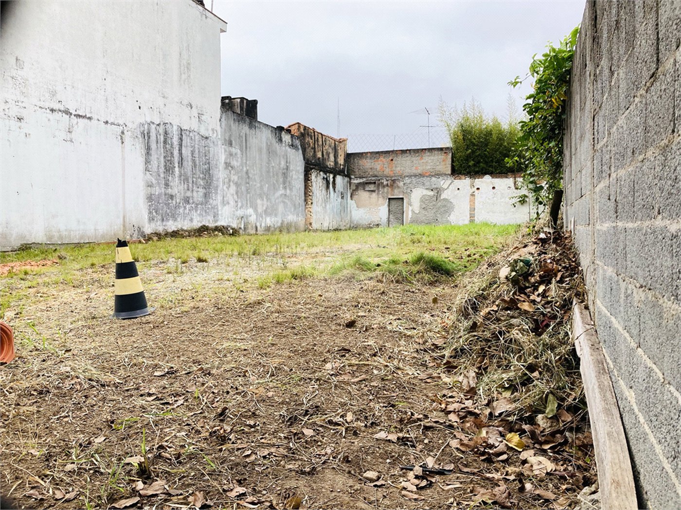 Terreno à venda em Jardim Esmeralda, São Paulo, SP