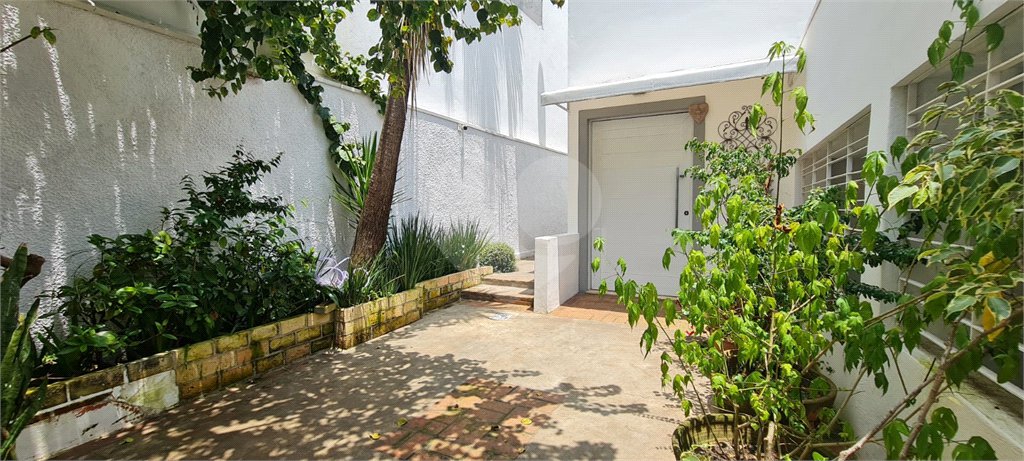 Sobrado à venda com 5 quartos, sendo 4 suítes, em Brooklin Velho, São Paulo, SP