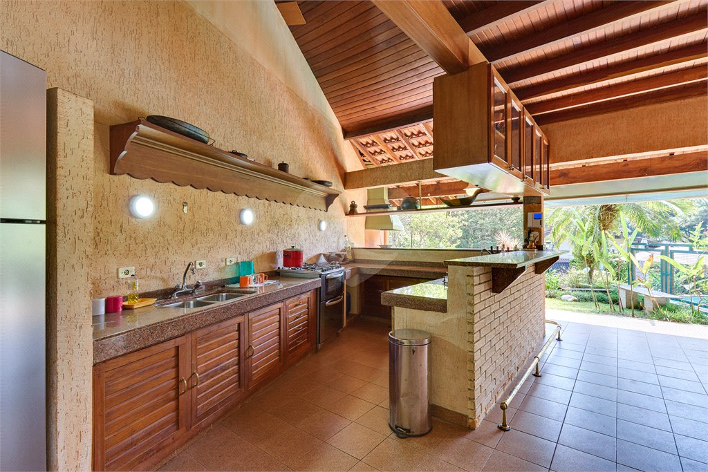 Casa à venda com 4 quartos, sendo 2 suítes, em Jardim Cordeiro, São Paulo, SP