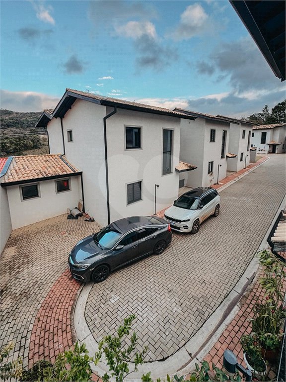 Casa à venda com 3 quartos, sendo 1 suíte, no condomínio Residencial Marchant Buarque, Atibaia - SP