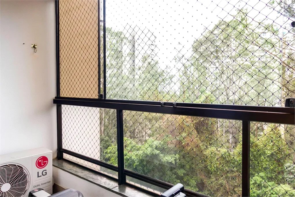 Apartamento à venda com 3 quartos, sendo 1 suíte,  em Vila Andrade, São Paulo, SP