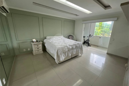 Casa à venda com 3 quartos, sendo 1 suíte, no condomínio Golden Village, Rio de Janeiro - RJ