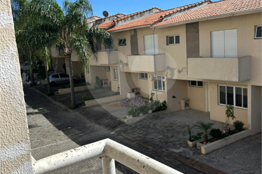 Casa à venda com 3 quartos, sendo 1 suíte,  no condomínio Village St. Louis, São Paulo - SP