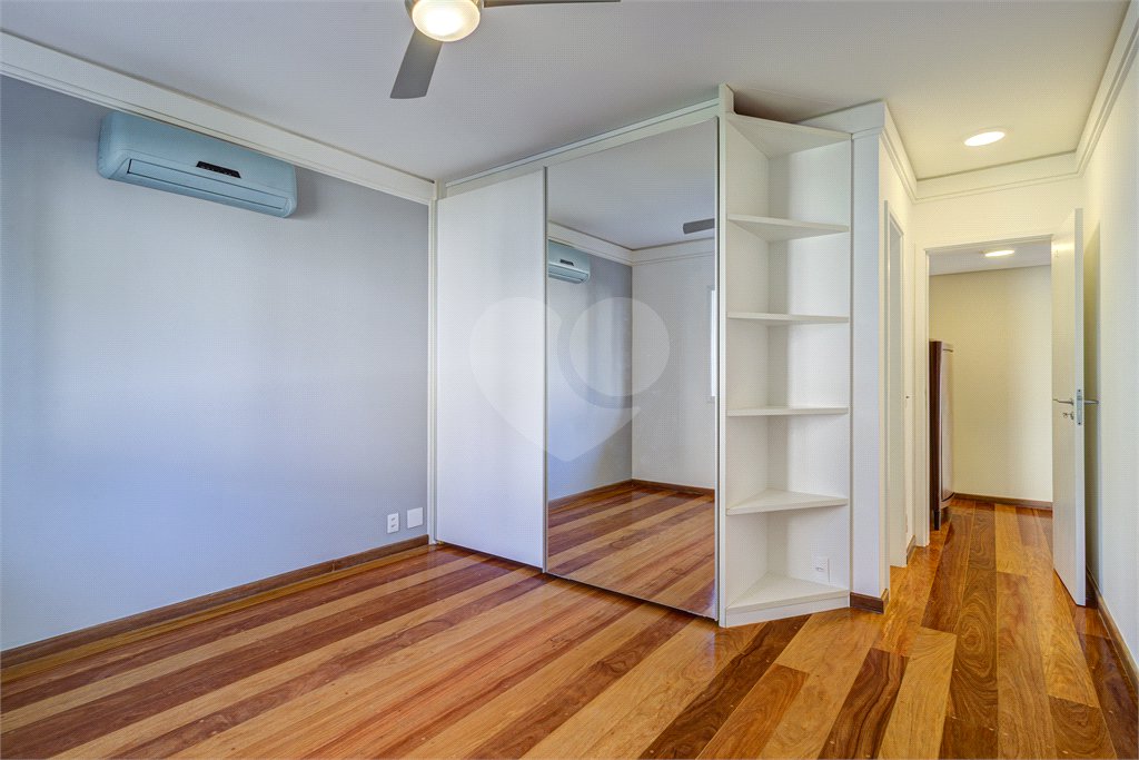 Casa à venda com 4 suítes no condomínio Ville de Marseille, São Paulo - SP