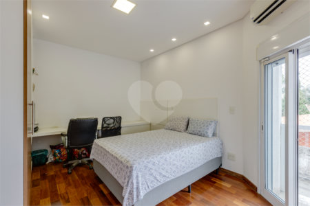 Sobrado à venda com 4 quartos, sendo 3 suítes, em Brooklin, São Paulo, SP