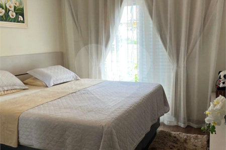 Sobrado à venda com 3 quartos, sendo 1 suíte,  em Vila Suissa, Mogi das Cruzes, SP