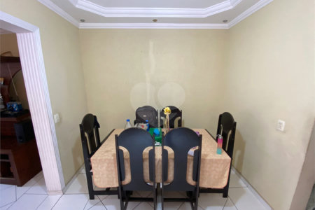 Sobrado à venda com 3 quartos, sendo 1 suíte, em Jardim dos Ipês, Suzano, SP
