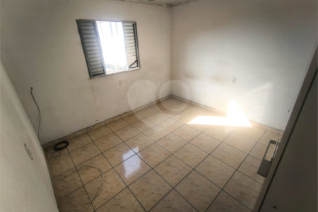 Casa à venda ou para alugar com 5 quartos, sendo 1 suíte,  em Parque Independência, São Paulo, SP