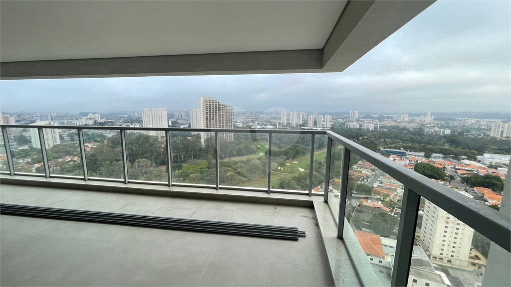 Apartamento à venda com 3 suítes em Vila Sofia, São Paulo, SP