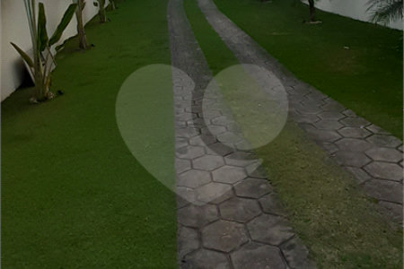 Casa à venda ou para alugar com 5 quartos, sendo 1 suíte, no Centro, Bom Jesus dos Perdões, SP