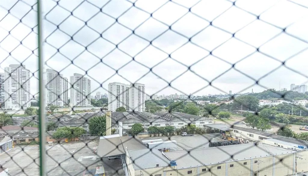 Apartamento à venda com 3 quartos, sendo 1 suíte, em Vila Anastácio, São Paulo, SP