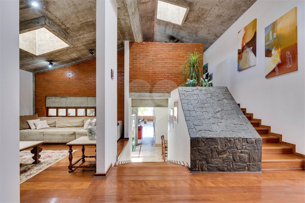 Sobrado à venda com 4 quartos, sendo 1 suíte, em Alto da Boa Vista, São Paulo, SP