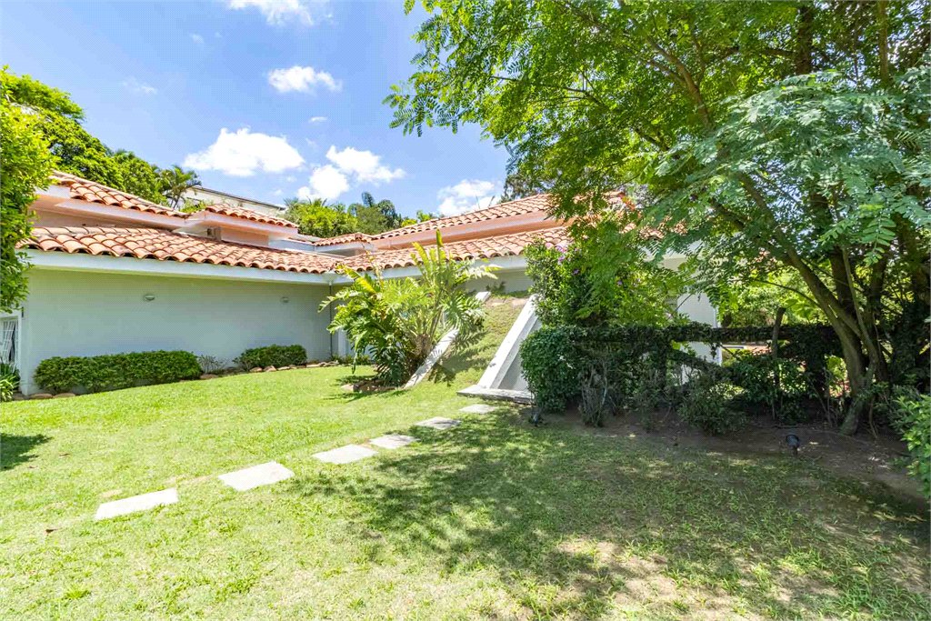 Casa à venda com 7 quartos, sendo 5 suítes,  em Morumbi, São Paulo, SP