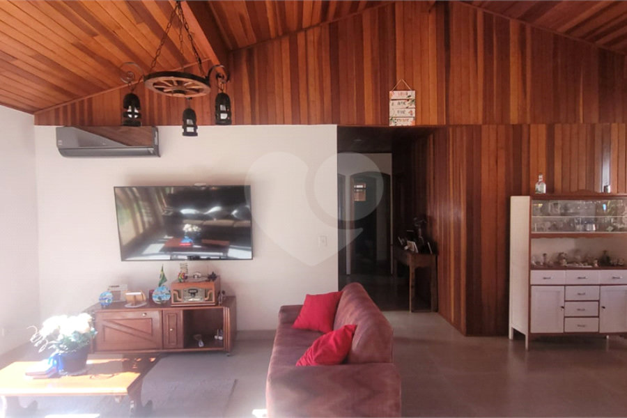 Casa à venda com 3 quartos, sendo 2 suítes,  em Mantiqueira, Mairiporã, SP