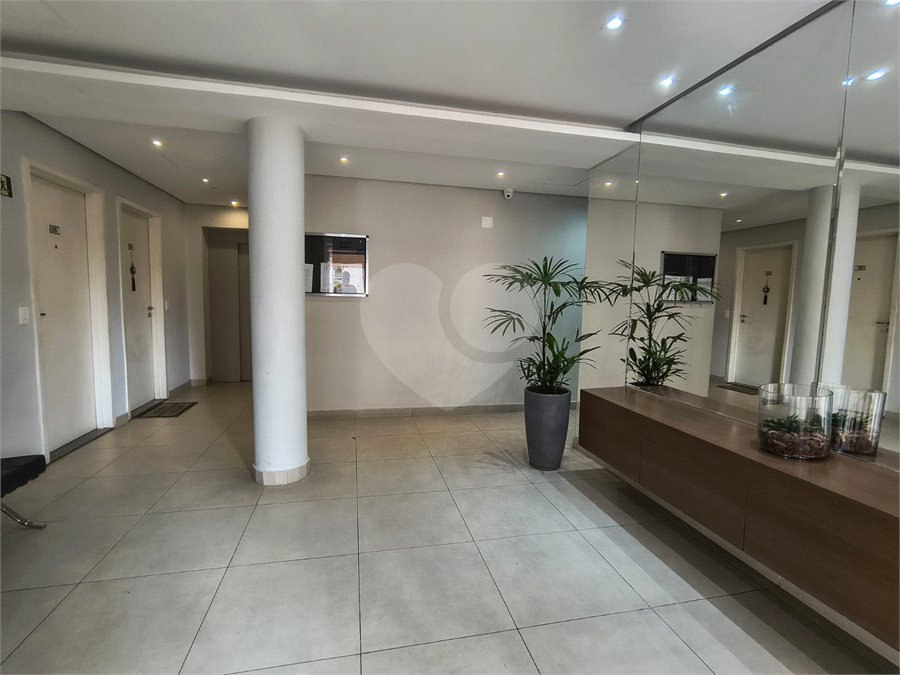 Apartamento à venda com 2 quartos, sendo 1 suíte,  em Jardim Carambeí, São Roque, SP