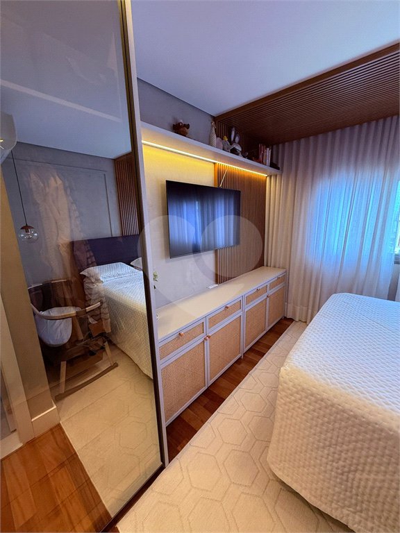 Apartamento à venda com 3 quartos, sendo 1 suíte, em Vila Mariana, São Paulo, SP