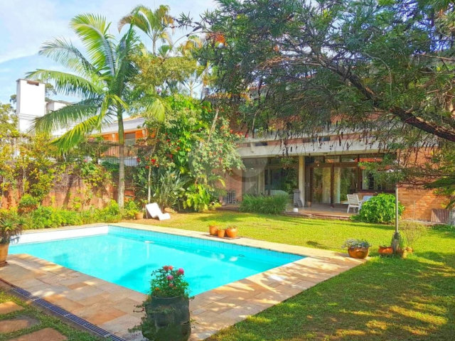Sobrado à venda com 4 quartos, sendo 2 suítes,  em Alto da Boa Vista, São Paulo, SP
