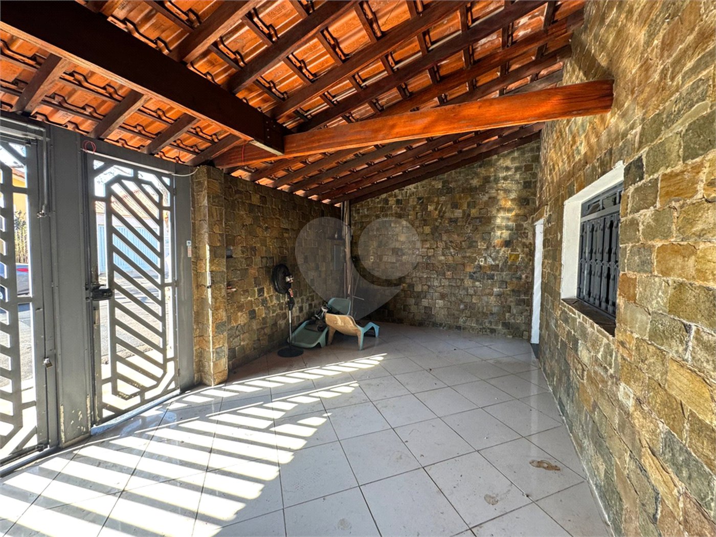 Casa á venda, com 2 Dormitórios e Edícula, em São Carlos-SP.