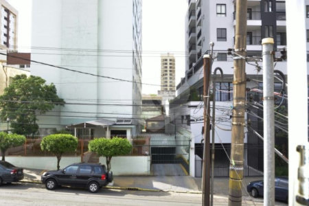 Sobrado na Saúde (2 casas c/2 quartos cada uma/entradas separadas)