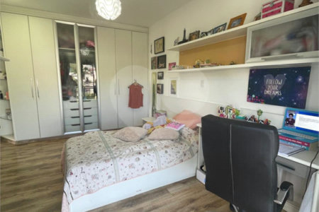 Casa à venda com 5 quartos, sendo 3 suítes, no condomínio Swiss Park, São Bernardo do Campo - SP