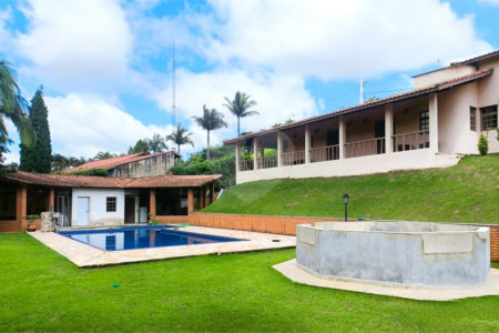Casa à venda com 3 suítes no condomínio Granja Verediana, Ibiúna - SP