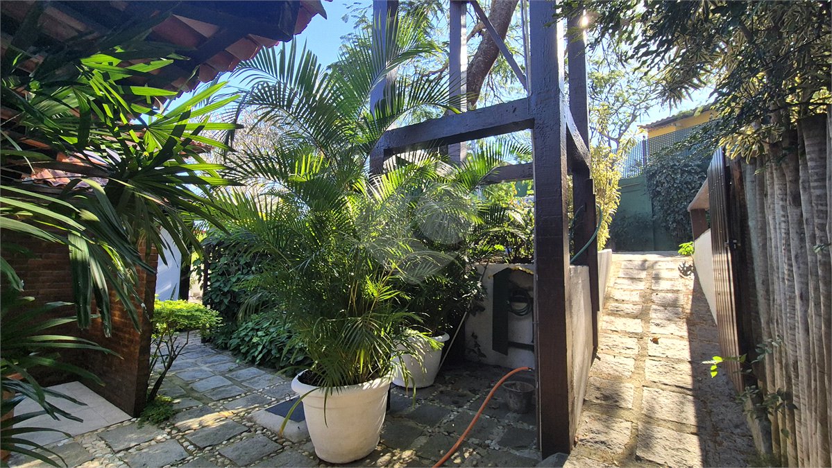 Casa em condomínio à venda com 4 quartos, sendo 3 suítes,  em Geribá, Armação dos Búzios, RJ