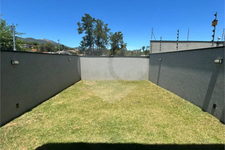 Sobrado à venda com 4 quartos, sendo 3 suítes, em Jardim do Lago, Atibaia, SP