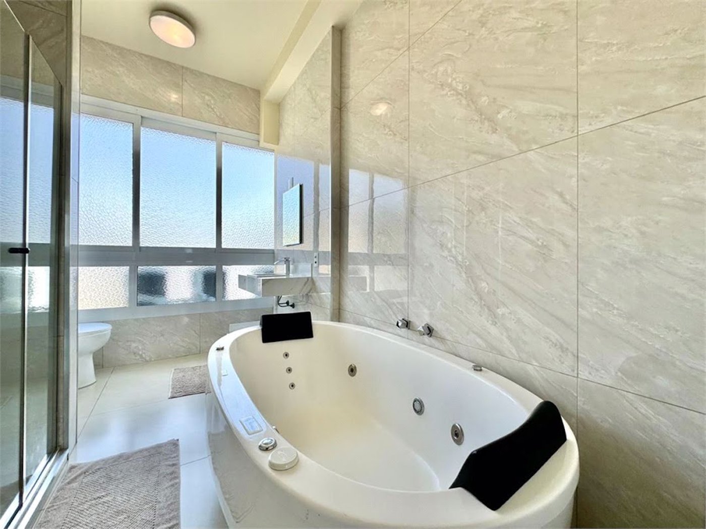 Apartamento Residencial à venda, Pitangueiras, Guarujá - AP0768.