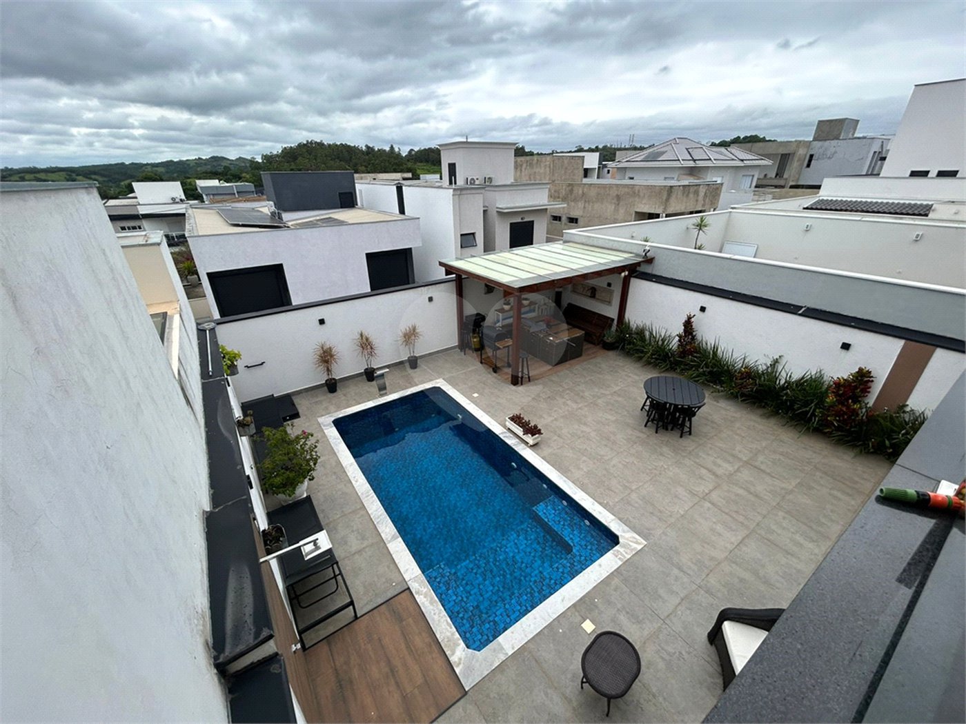 Casa à venda com 3 suítes no condomínio Renascence Residencial, Sorocaba - SP