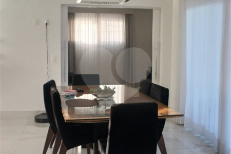 Casa à venda com 4 suítes no condomínio Parque da Figueiras, Mogi das Cruzes - SP