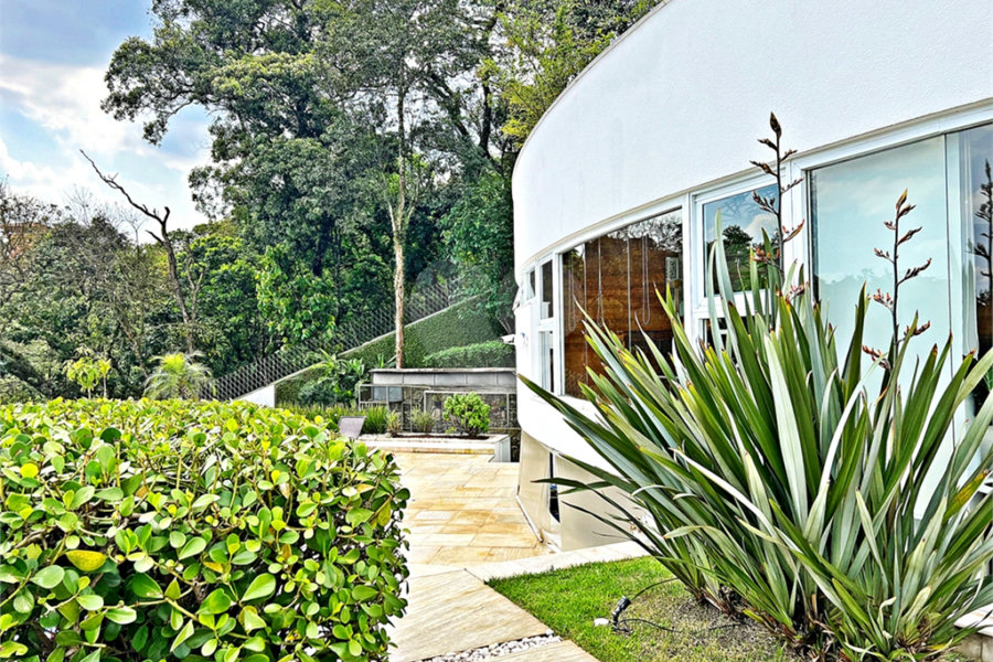 Casa à venda com 4 suítes no condomínio Residencial Jd. Ibiratiba, São Paulo - SP