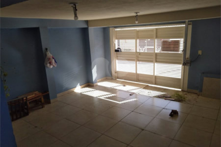 Sobrado à venda com 2 quartos em Reneville, Mairinque, SP