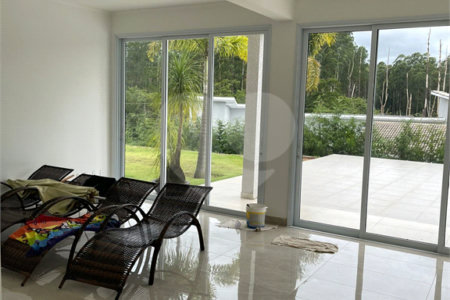Casa à venda com 4 suítes no condomínio Jardim das Palmeiras, Bragança Paulista - SP