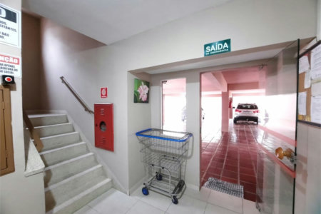 Apartamento com 2 dormitórios à venda na Enseada – 500 metros da praia