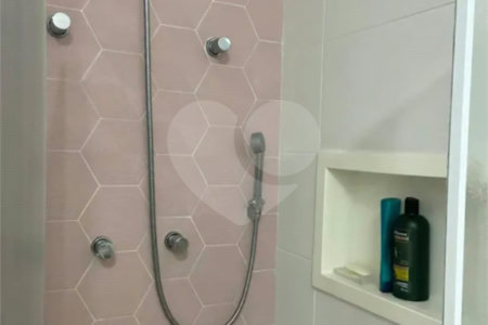 Casa à venda com 3 quartos, sendo 1 suíte,  no condomínio Villas de São Francisco I, São Paulo - SP