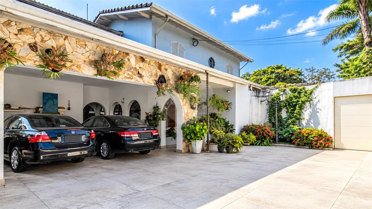 Casa à venda com 5 quartos, sendo 4 suítes, em Interlagos, São Paulo, SP